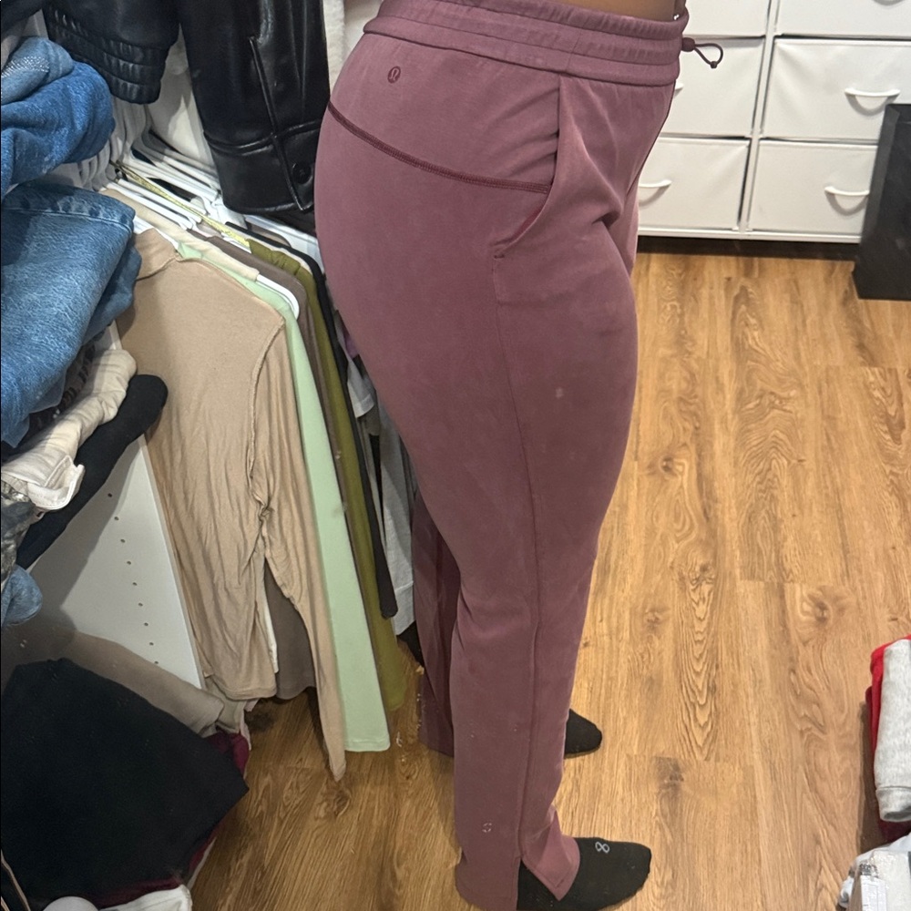 LULU Mauve Jogger Pants
